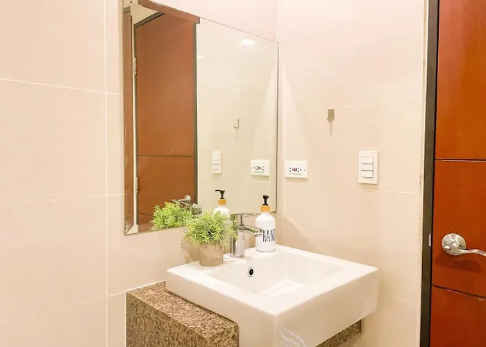 Bgc's Near Uptown Mall #oursw15o Holiday home *