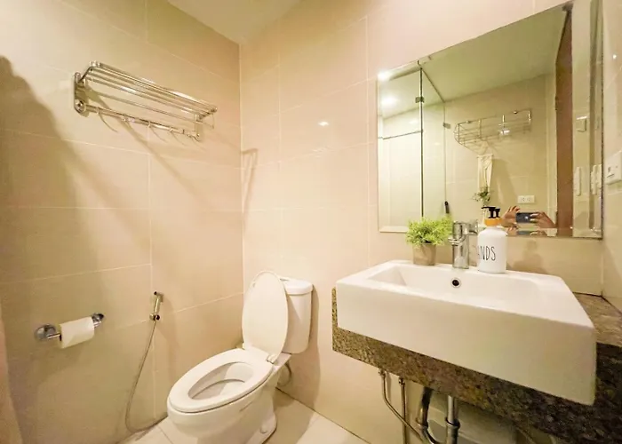 Bgc's Near Uptown Mall #oursw15o Holiday home Manila